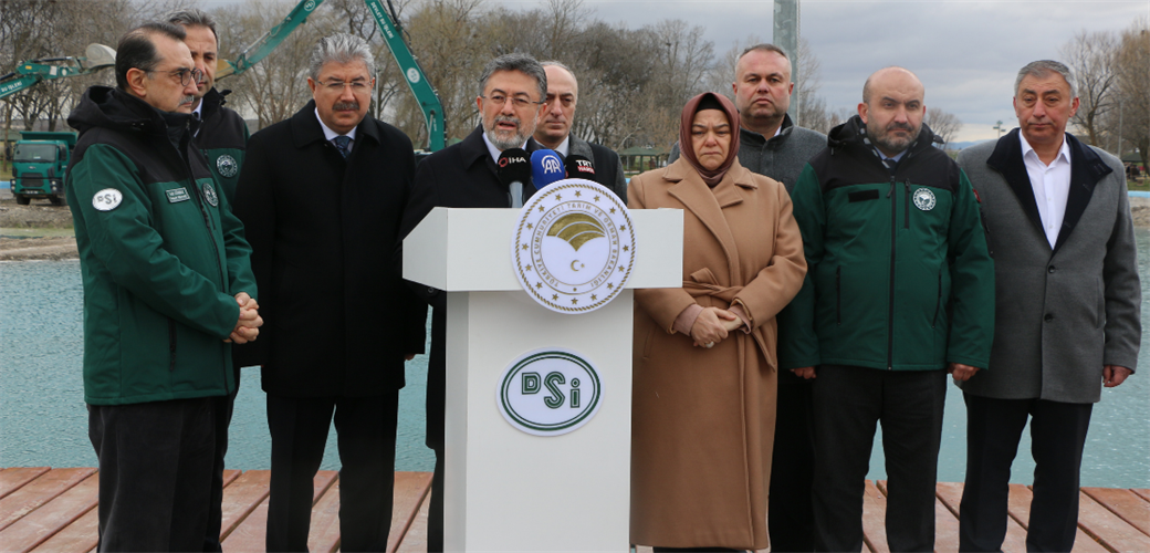 BAKAN YUMAKLI, SAKARYABAŞI KAYNAK KORUMA VE MESİRE HAVUZU REHABİLİTASYON PROJESİ'NDE İNCELEMELERDE BULUNDU