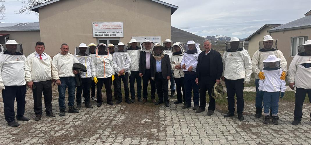 KOLONİLERDE VARROA YÜKÜNÜN TESPİTİ İÇİN UYGULAMALI EĞİTİM DÜZENLENDİ