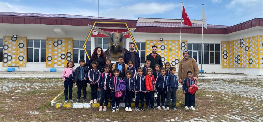 Yeşil Vatan Projesiyle  Gençler Doğayı ve Arıları Tanıyor