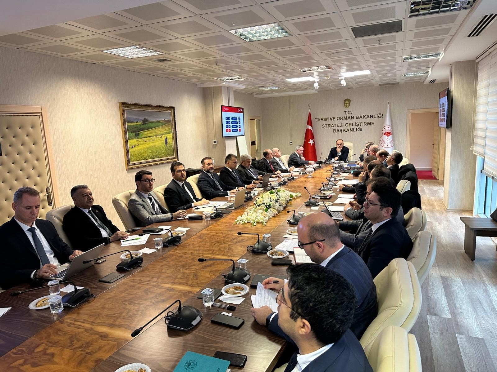 Tarım ve Orman Bakanlığı Risk Kontrol Eylem Planlarının Oluşturulmasına yönelik 2025 yılı İzleme ve Yönlendirme Kurulu Toplantısı Strateji Geliştirme Başkanı Sayın Erkan TEK Başkanlığında Bakanlığımız 14.Kat toplantı salonunda gerçekleştirilmiştir.
